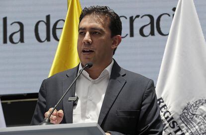 El registrador Nacional, Alexánder Vega, ofreciendo declaraciones en Bogotá, Colombia, el pasado 18 de marzo. 
