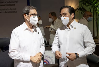 Albares with the Cuban Foreign Minister, Bruno Rodríguez, in Santo Domingo.