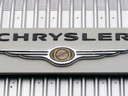 En la imagen de archivo, un logotipo de un coche Chrysler en Rednal, Reino Unido.