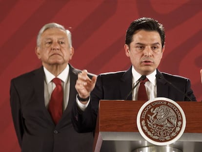 Zoé Robledo, junto a López Obrador, el pasado 1 de mayo.