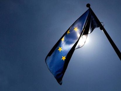 Bandera europea en el edificio de la Comisión en Bruselas. 
 