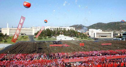 Celebración del 101 aniversario del nacimiento de Kim Il-sung en el mausoleo de Kumsusan, 14 de abril de 2013.