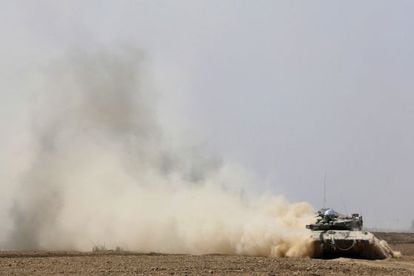 Un tanque israelí, cerca de la frontera con Gaza.