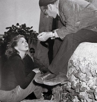 El director Roberto Rossellini y la actriz Ingrid Bergman, en el rodaje de 'Stromboli', en Sicilia (Italia), en 1949.