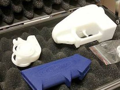 Fotografía facilitada por la empresa Defense Distributed, este miércoles 8 de mayo de 2013, que muestra una unidad del arma bautizada "The Liberator", la primera pistola hecha con una impresora 3D.