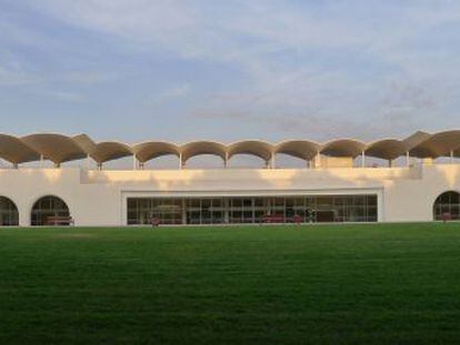 El Hip&oacute;dromo de la Zarzuela, proyectado en 1934 por Arniches, Dom&iacute;nguez y Torroja, y reci&eacute;n rehabilitado por el estudio Junquera.