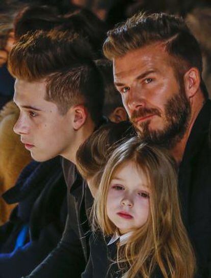 Brooklyn, Harper y David Beckham en la semana de la moda de Nueva York.