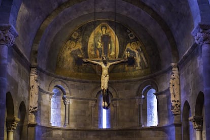 Ábside románico de la iglesia de San Martín de Fuentidueña (Segovia), hoy en el museo The Met Cloisters, en Nueva York.