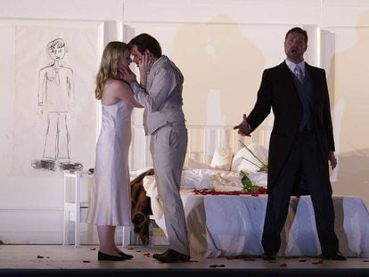 Rodelinda (Lucy Crowe), Bertarido (Bejun Mehta) y Grimoaldo (Jeremy Ovenden), en la ópera 'Rodelinda'.