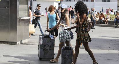 Viandantes en las calles del centro de Madrid.