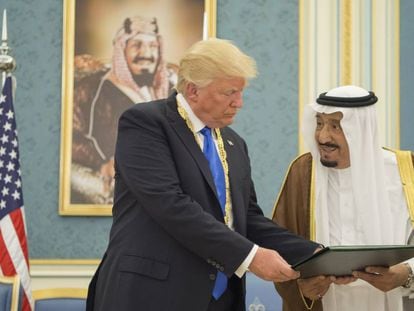 El presidente de EE UU, Donald Trump, junto al rey Salmán de Arabia Saudí.