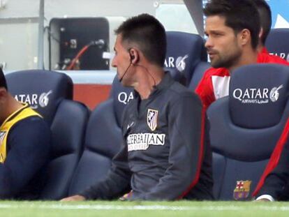 Diego Costa llora en el banquillo tras salir del campo por lesi&oacute;n.