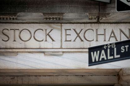 Entrada de la Bolsa de Nueva York (NYSE) en Wall Street, Nueva York.