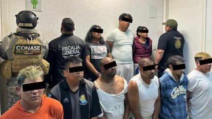 Los nueve implicados en el asesinato de ocho personas en Chimalhuacán, en el Estado de México, tras su detención el pasado 25 de febrero. 'El Chapito' aparece abajo a la derecha.