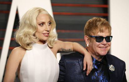 Lady Gaga y Elton John, en la fiesta post Oscar de &#039;Vanity Fair&#039; el pasado febrero.