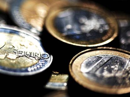 Detalle de varias monedas de euro.