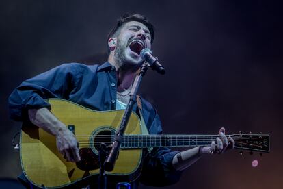 Marcus Mumford en el concierto de Mumford & Sons.