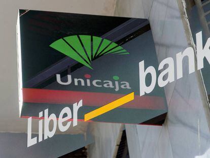 Doble exposición de los logotipos de las entidades Unicaja y Liberbank.