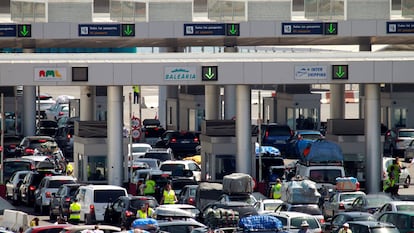 Colas de vehículos en el Puerto de Algeciras (Cádiz) durante la Operación Paso del Estrecho de verano de 2019, la última hasta la fecha.