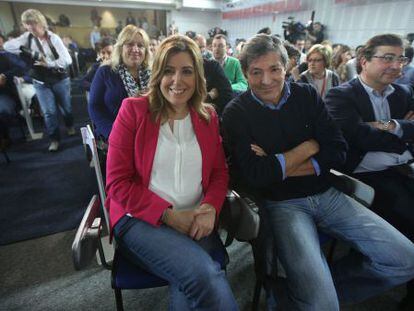 Susana D&iacute;az, con el presidente de Asturias, Javier Fern&aacute;ndez, y el secretario general de los socialistas extreme&ntilde;os, Guillermo Fern&aacute;ndez Vara.