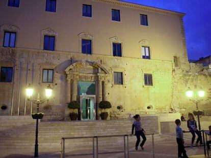 Fachada principal del Ayuntamiento de Torredembarra.