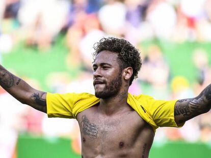 Neymar festeja su tanto a Austria.