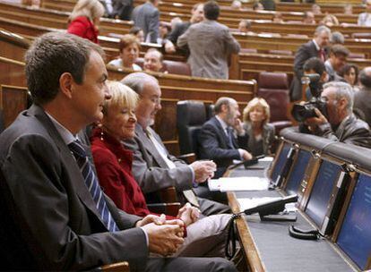 Zapatero, De la Vega y Solbes, antes del inicio del debate de Presupuestos