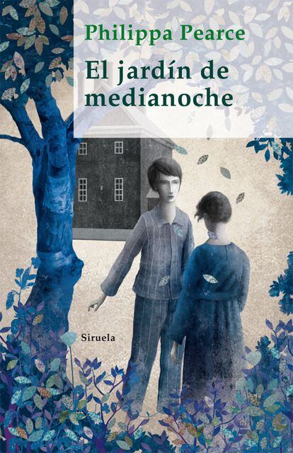 Este clásico de las letras británicas para niños y adultos ganó en 1958 la medalla Carnegie de la Asociación Británica de Bibliotecarios. En la historia del niño Tom, aburrido en el verano que ha de pasar en casa de sus tíos y deseando que cada noche suenen en el reloj de pared las 13 campanadas que le permiten trasladarse a la época victoriana, los lectores de todas las edades han encontrado refugio, por algo en 2007 fue uno de los dos libros juveniles favoritos de los británicos por votación popular. Su versión cinematográfica fue dirigida por Willard Carroll en 1999.