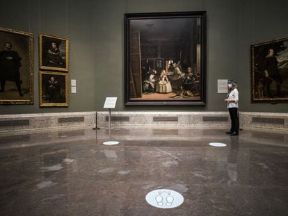 Vista de la sala con 'Las Meninas', en el Museo del Prado, con una selección de 250 de sus obras.
