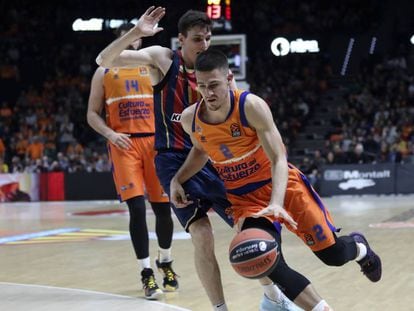 Abalde, del Valencia, ante el Baskonia.