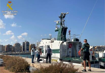 La Guardia Civil halla el segundo cadáver en las costas de Alicante, este domingo.