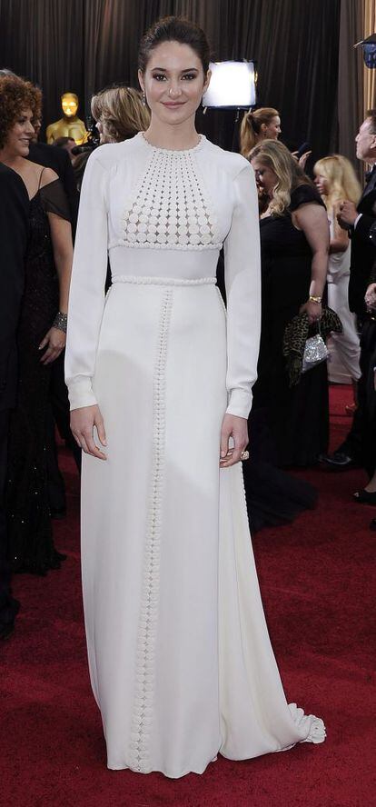 La actriz Shailene Woodley llega a la ceremonia de entrega de los premios Óscar, con un vestido de alta costura de Valentino.