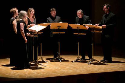 Les Arts Florissants en un momento del concierto. El tenor y director Paul Agnew es el segundo por la derecha.