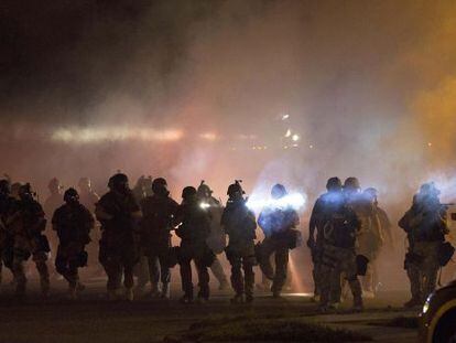 Escena policial durante los disturbios en Ferguson. 