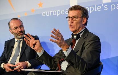 El presidente del Partido Popular Europeo, Manfred Weber, junto a Alberto Núñez Feijóo, el 17 de noviembre en Lisboa.