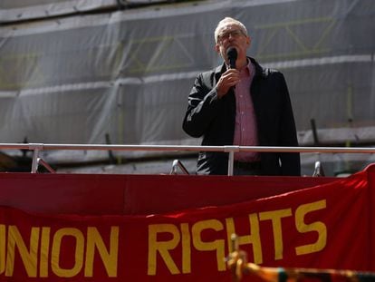 Jeremy Corbyn da un discurso en Londres por el 1 de mayo.