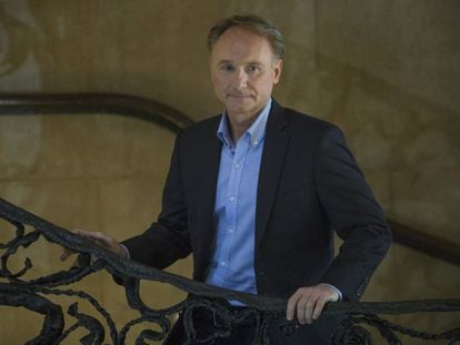 Dan Brown en La Pedrera de Barcelona, donde ambienta parte de su &uacute;ltimo libro &#039;Origen&#039;.