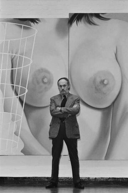 El diseñador gráfico Art Paul, en 1971.