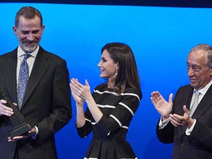 El Rey Felipe VI recibe el premio Paz y Libertad de la Asociación Mundial de Juristas.