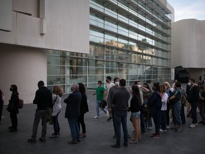 Colas en la entrada del Museu d'Art Contemporani de Barcelona (Macba) en la Nit dels Museus.