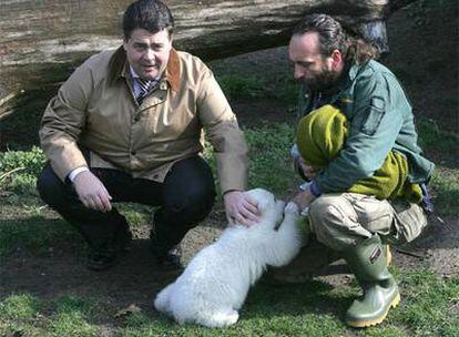 El ministro alemán de Medio Ambiente, Sigmar Gabriel (izqda.), en una foto de archivo.