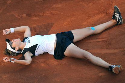 María José Martínez celebra el título conquistado ayer en Roma ante Jelena Jankovic.