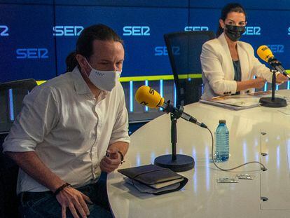 Pablo Iglesias y Rocío Monasterio al inicio del debate de la SER.