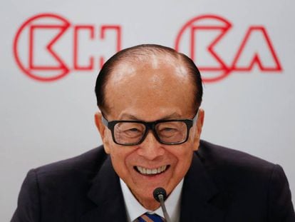 Li Ka-shing anuncia su retirada en Hong Kong.