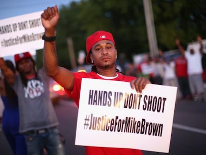 Protesta en Misuri tras la muerte del adolescente negro Michael Brown