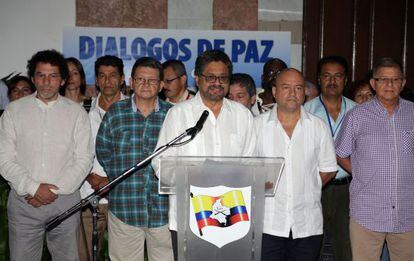 La delegación de las FARC, durante el anuncio.