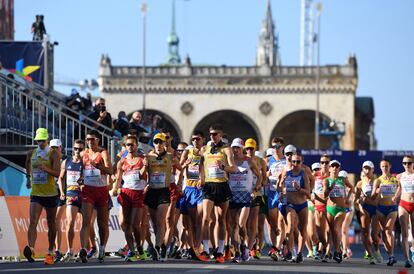 Vista general al comienzo de la final de los 35 km masculinos y femeninos.