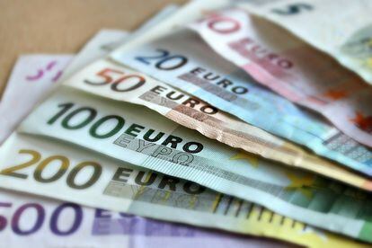 Billetes de euro de todas sus denominaciones.
