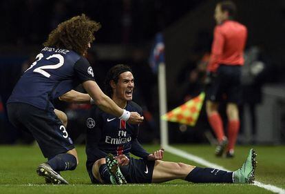 Cavani suelta toda su rabia en presencia de David Luiz tras anotar el gol decisivo. El uruguayo empezó en el banquillo y últimamente ha sido relegado a un segundo plano por Blanc en favor de Lucas Moura.