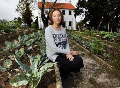 Mabel Rivera, ayer, en el centro de investigación agraria que inauguró ayer con su marido, Enrique Banet, en Levoso, Forcarei.